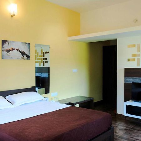 Karkera Comforts Hotel Madikeri Exterior foto