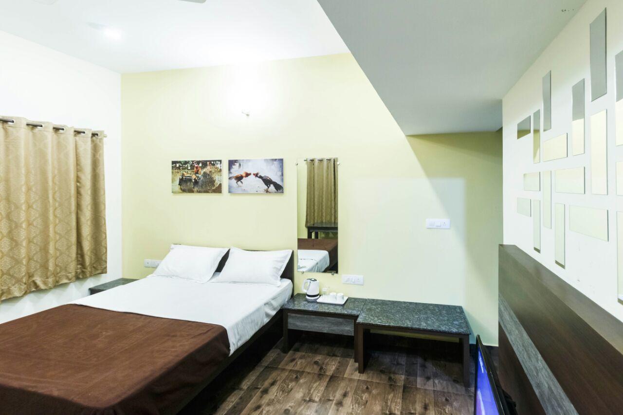 Karkera Comforts Hotel Madikeri Exterior foto